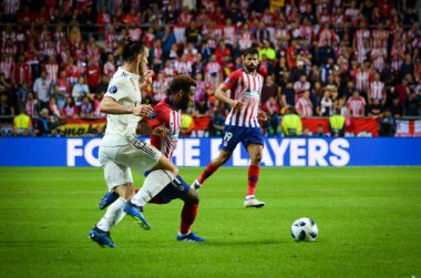 Tallinn, Estonya - 15 Ağustos, 2018: Gareth Bale son sırasında karşı Thomas Lemar (C) 2018 Uefa Süper Kupası maç arada Atletico Madrid vs Real Madrid A. Le Coq Arena Stadyumu, Estonya