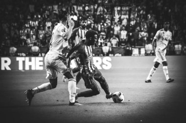 Tallinn, Estonya - 15 Ağustos, 2018: Gareth Bale son sırasında karşı Thomas Lemar (C) 2018 Uefa Süper Kupası maç arada Atletico Madrid vs Real Madrid A. Le Coq Arena Stadyumu, Estonya