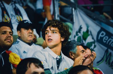 Tallinn, Estonya - 15 Ağustos, 2018: son 2018 Uefa Süper Kupası sırasında takım maç Atletico Madrid vs Real Madrid, Estonya arasında standları desteğinde Real Madrid hayranları