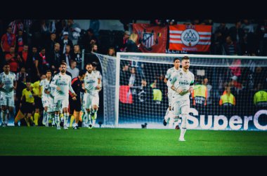 Tallinn, Estonya - 15 Ağustos, 2018: futbolcuların Atletico Madrid vs Real Madrid A. Le Coq Arena Stadyumu, Estonya arasında final 2018 Uefa Süper Kupası maçı sırasında alan girer