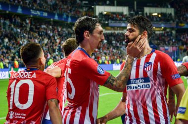 Tallinn, Estonya - 15 Ağustos, 2018: Diego Godin ve Diego Costa kutlamak Atletico Madrid vs Real Madrid, Estonya arasında final 2018 Uefa Süper Kupası maçı sırasında