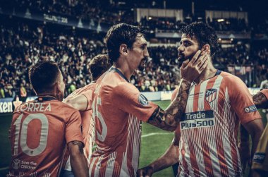 Tallinn, Estonya - 15 Ağustos, 2018: Diego Godin ve Diego Costa kutlamak Atletico Madrid vs Real Madrid, Estonya arasında final 2018 Uefa Süper Kupası maçı sırasında