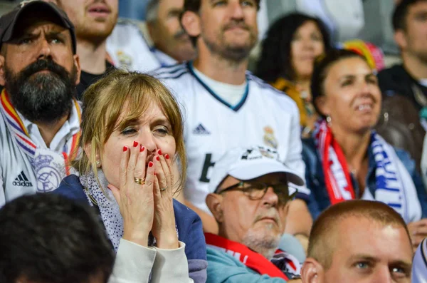 Tallinn, Estonya - 15 Ağustos, 2018: son 2018 Uefa Süper Kupası sırasında takım maç Atletico Madrid vs Real Madrid, Estonya arasında standları desteğinde Real Madrid hayranları