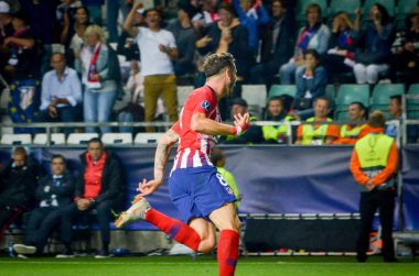 Tallinn, Estonya - 15 Ağustos, 2018: Saul Niguez kutlamak Atletico Madrid vs Real Madrid A. Le Coq Arena Stadyumu, Estonya arasında final 2018 Uefa Süper Kupası maçı sırasında gol