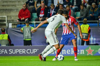 Tallinn, Estonya - 15 Ağustos, 2018: Raphael Varane Diego Costa final sırasında karşı 2018 Uefa Süper Kupası maç arada Atletico Madrid vs Real Madrid A. Le Coq Arena Stadyumu, Estonya