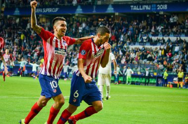 Tallinn, Estonya - 15 Ağustos, 2018: Angel Correa ve Koke kutlamak Atletico Madrid vs Real Madrid, Estonya arasında final 2018 Uefa Süper Kupası maçı sırasında gol