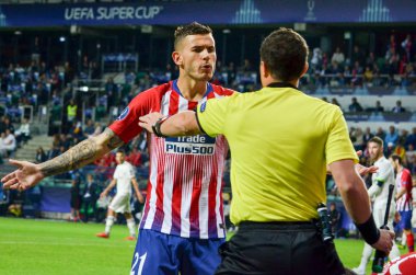 Tallinn, Estonya - 15 Ağustos, 2018: Lucas Hernandez anlaşmazlık sırasında final 2018 Uefa süper kupa maçında Atletico Madrid vs Real Madrid A. Le Coq Arena Stadyumu, Estonya arasında