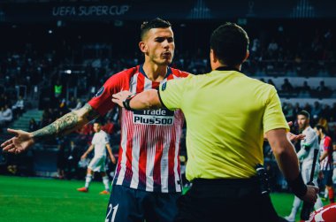 Tallinn, Estonya - 15 Ağustos, 2018: Lucas Hernandez anlaşmazlık sırasında final 2018 Uefa süper kupa maçında Atletico Madrid vs Real Madrid A. Le Coq Arena Stadyumu, Estonya arasında