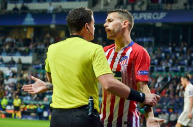 Tallinn, Estonya - 15 Ağustos, 2018: Lucas Hernandez anlaşmazlık sırasında final 2018 Uefa süper kupa maçında Atletico Madrid vs Real Madrid A. Le Coq Arena Stadyumu, Estonya arasında