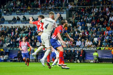 Tallinn, Estonya - 15 Ağustos, 2018: Sergio Ramos Diego Godin final sırasında karşı 2018 Uefa Süper Kupası maç arada Atletico Madrid vs Real Madrid A. Le Coq Arena Stadyumu, Estonya