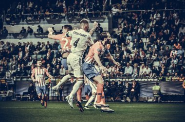 Tallinn, Estonya - 15 Ağustos, 2018: Sergio Ramos Diego Godin final sırasında karşı 2018 Uefa Süper Kupası maç arada Atletico Madrid vs Real Madrid A. Le Coq Arena Stadyumu, Estonya