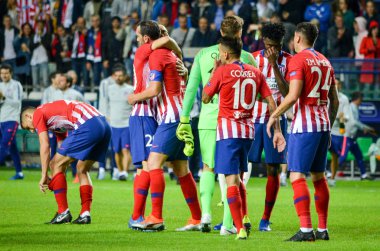 Tallinn, Estonya - 15 Ağustos, 2018: Athletico Madrid oyuncuları kutlamak zafer Uefa Süper Kupası'nda final 2018 Uefa Süper Kupası maç sonra Atletico Madrid vs Real Madrid, Estonya arasında