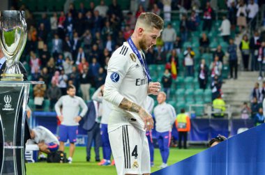 Tallinn, Estonya - 15 Ağustos, 2018: futbolcular Real Madrid almak Uefa Süper Kupası 2018 madalya finalist son 2018 Uefa Süper Kupası maç sonra Estonya