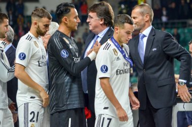 Tallinn, Estonya - 15 Ağustos, 2018: futbolcular Real Madrid almak Uefa Süper Kupası 2018 madalya finalist son 2018 Uefa Süper Kupası maç sonra Estonya