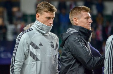 Tallinn, Estonya - 15 Ağustos, 2018: Andrei Lunin almak Uefa Süper Kupası 2018 madalya finalist son 2018 Uefa Süper Kupası maç sonra Estonya