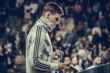 Tallinn, Estonya - 15 Ağustos, 2018: Andrei Lunin almak Uefa Süper Kupası 2018 madalya finalist son 2018 Uefa Süper Kupası maç sonra Estonya