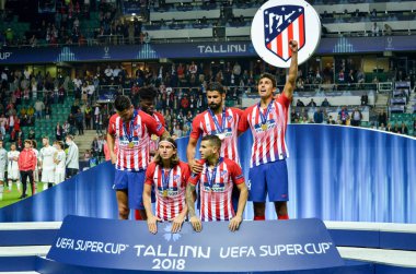 Tallinn, Estonya - 15 Ağustos, 2018: futbolcular Atletico Madrid Uefa Süper Kupası 2018 A. Le Coq Arena Stadyumu, Estonya, kazananlar platformu
