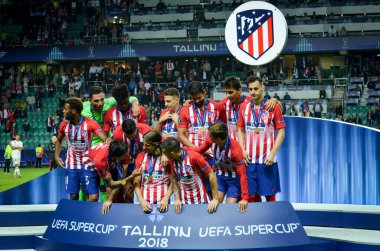 Tallinn, Estonya - 15 Ağustos, 2018: futbolcular Atletico Madrid Uefa Süper Kupası 2018 A. Le Coq Arena Stadyumu, Estonya, kazananlar platformu
