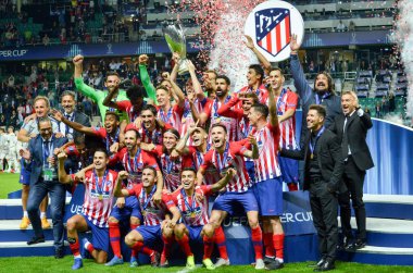 Tallinn, Estonya - 15 Ağustos, 2018: futbolcular Atletico Madrid son 2018 Uefa Süper Kupası maç sonra Estonya Uefa Süper Kupası 2018 kazanarak zaferi kutlamak