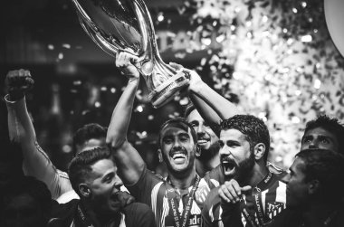Tallinn, Estonya - 15 Ağustos, 2018: futbolcular Atletico Madrid son 2018 Uefa Süper Kupası maç sonra Estonya Uefa Süper Kupası 2018 kazanarak zaferi kutlamak