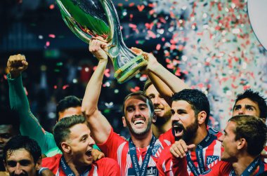 Tallinn, Estonya - 15 Ağustos, 2018: futbolcular Atletico Madrid son 2018 Uefa Süper Kupası maç sonra Estonya Uefa Süper Kupası 2018 kazanarak zaferi kutlamak