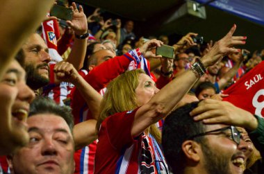 Tallinn, Estonya - 15 Ağustos, 2018: son 2018 Uefa Süper Kupası sırasında futbol taraftarları maç arada Atletico Madrid vs Real Madrid A. Le Coq Arena Stadyumu, Estonya