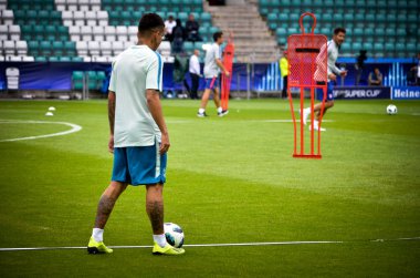 Tallinn, Estonya - 15 Ağustos, 2018: son 2018 Uefa Süper Kupası maç önce Atletico Madrid vs Real Madrid, Estonya arasında Real Madrid futbol oyuncuların eğitim