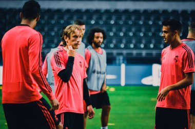 Tallinn, Estonya - 15 Ağustos, 2018: son 2018 Uefa Süper Kupası maç önce Atletico Madrid vs Real Madrid, Estonya arasında Real Madrid futbol oyuncuların eğitim