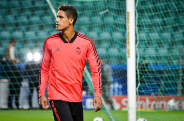 Tallinn, Estonya - 15 Ağustos, 2018: Raphael Varane final sırasında 2018 Uefa Süper Kupası maç arada Atletico Madrid vs Real Madrid A. Le Coq Arena Stadyumu, Estonya