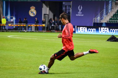 Tallinn, Estonya - 15 Ağustos, 2018: Raphael Varane final sırasında 2018 Uefa Süper Kupası maç arada Atletico Madrid vs Real Madrid A. Le Coq Arena Stadyumu, Estonya