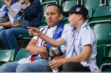 Tallinn, Estonya - 15 Ağustos, 2018: Real Madrid futbol taraftarları son 2018 Uefa Süper Kupası sırasında maç Atletico Madrid vs Real Madrid, Estonya arasında