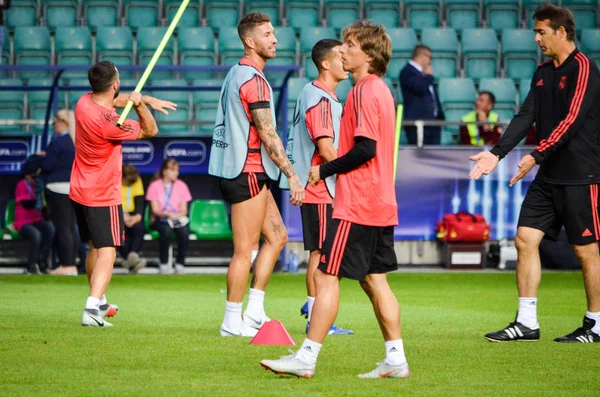 Tallinn, Estonya - 15 Ağustos, 2018: son 2018 Uefa Süper Kupası maç önce Atletico Madrid vs Real Madrid, Estonya arasında Real Madrid futbol oyuncuların eğitim