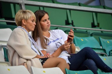 Tallinn, Estonya - 15 Ağustos, 2018: son 2018 Uefa Süper Kupası sırasında futbol taraftarları maç arada Atletico Madrid vs Real Madrid A. Le Coq Arena Stadyumu, Estonya