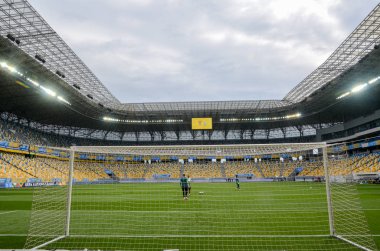 Lviv , Ukrayna - 10 Ağustos 2018: Slovakya ve Ukrayna, Ukrayna milli takımları arasında Uefa Uluslar Ligi grup seçimi sırasında boş stadyum Arena Lviv genel görünümü