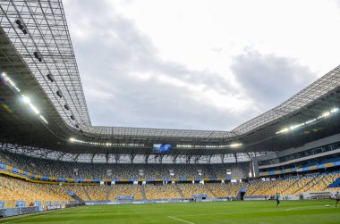 Lviv , Ukrayna - 10 Ağustos 2018: Slovakya ve Ukrayna, Ukrayna milli takımları arasında Uefa Uluslar Ligi grup seçimi sırasında boş stadyum Arena Lviv genel görünümü
