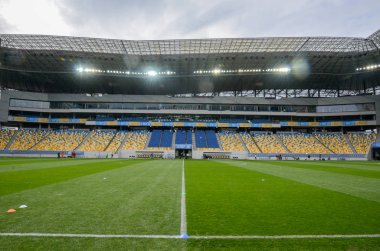 Lviv , Ukrayna - 10 Ağustos 2018: Slovakya ve Ukrayna, Ukrayna milli takımları arasında Uefa Uluslar Ligi grup seçimi sırasında boş stadyum Arena Lviv genel görünümü