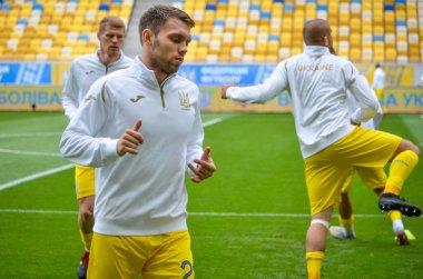 Lviv , Ukrayna - 10 Ağustos 2018: Slovakya ve Ukrayna, Ukrayna milli takımları arasında Uefa Uluslar Ligi sırasında Ukrayna takımının futbolcuları eğitimi