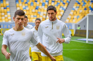 Lviv , Ukrayna - 10 Ağustos 2018: Slovakya ve Ukrayna, Ukrayna milli takımları arasında Uefa Uluslar Ligi sırasında Ukrayna takımının futbolcuları eğitimi