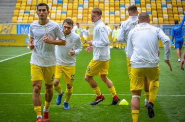 Lviv , Ukrayna - 10 Ağustos 2018: Slovakya ve Ukrayna, Ukrayna milli takımları arasında Uefa Uluslar Ligi sırasında Ukrayna takımının futbolcuları eğitimi