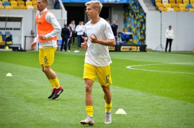 Lviv , Ukrayna - 10 Ağustos 2018: Oleksandr Zinchenko, Slovakya ve Ukrayna milli takımları arasında Arena Lviv, Ukrayna'da oynanan Uefa Uluslar Ligi grup seçimi sırasında