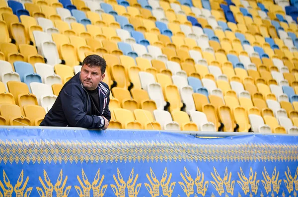 乌克兰利沃夫 2018年8月10日 由于斯洛伐克国家队和乌克兰国家队之间的欧足联联赛期间体育场被取消资格 空荡荡的球迷在空荡荡的看台上 — 图库照片