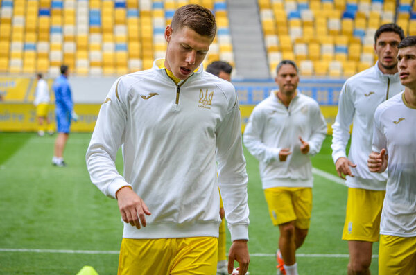 Львов, Украина - 10 августа 2018 года: Тренировка футболистов сборной Украины во время Лиги наций УЕФА между сборными Словакии и Украины
