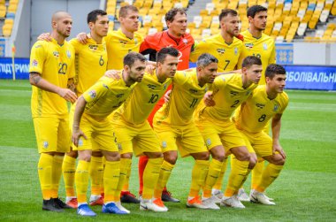 Lviv , Ukrayna - 10 Ağustos 2018: Slovakya ve Ukrayna, Ukrayna milli takımları arasında Uefa Uluslar Ligi grup seçimi sırasında Ukrayna Milli Takımı'nın genel takım fotoğrafı