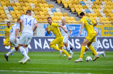 Lviv , Ukrayna - 10 Ağustos 2018: Slovakya ve Ukrayna milli takımları arasında Arena Lviv, Ukrayna'da oynanan Uefa Uluslar Ligi grup seçimi sırasında futbolcu