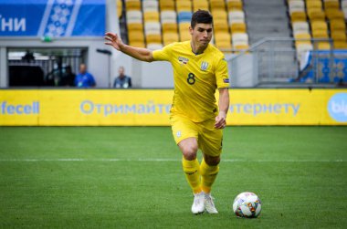 Lviv , Ukrayna - 10 Ağustos 2018: Slovakya ve Ukrayna, Ukrayna milli takımları arasında Uefa Uluslar Ligi grup seçimi sırasında Ruslan Malinovskyi