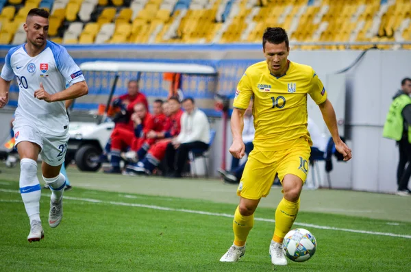 Lviv , Ukrayna - 10 Ağustos 2018: Avrupa Ligi grup seçimi sırasında Slovakya ve Ukrayna milli takımları arena da Lviv, Ukrayna