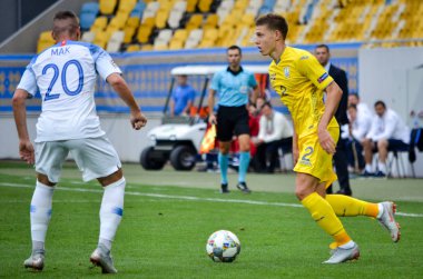Lviv , Ukrayna - 10 Ağustos 2018: Slovakya ve Ukrayna milli takımları arasında Arena Lviv, Ukrayna'da oynanan Uefa Uluslar Ligi grup seçimi sırasında Mykola Matvienko