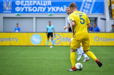 Lviv , Ukrayna - 10 Ağustos 2018: Slovakya ve Ukrayna milli takımları arasında Arena Lviv, Ukrayna'da düzenlenen Uefa Uluslar Ligi grup seçimi sırasında Mykyta Burda