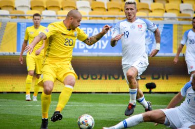 Lviv , Ukrayna - 10 Ağustos 2018: Juraj Kucka, Slovakya ve Ukrayna milli takımları arasında Arena Lviv, Ukrayna'da oynanan Uefa Uluslar Ligi grup seçimi sırasında
