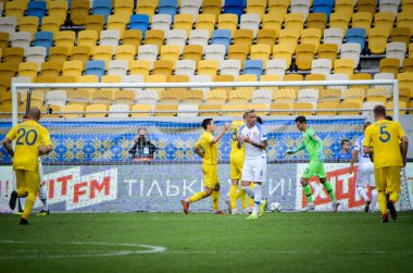 Lviv , Ukrayna - 10 Ağustos 2018: Andriy Yarmolenko Slovakya ve Ukrayna, Ukrayna milli takımları arasında Uefa Uluslar Ligi grup seçimi sırasında penaltı vurdu